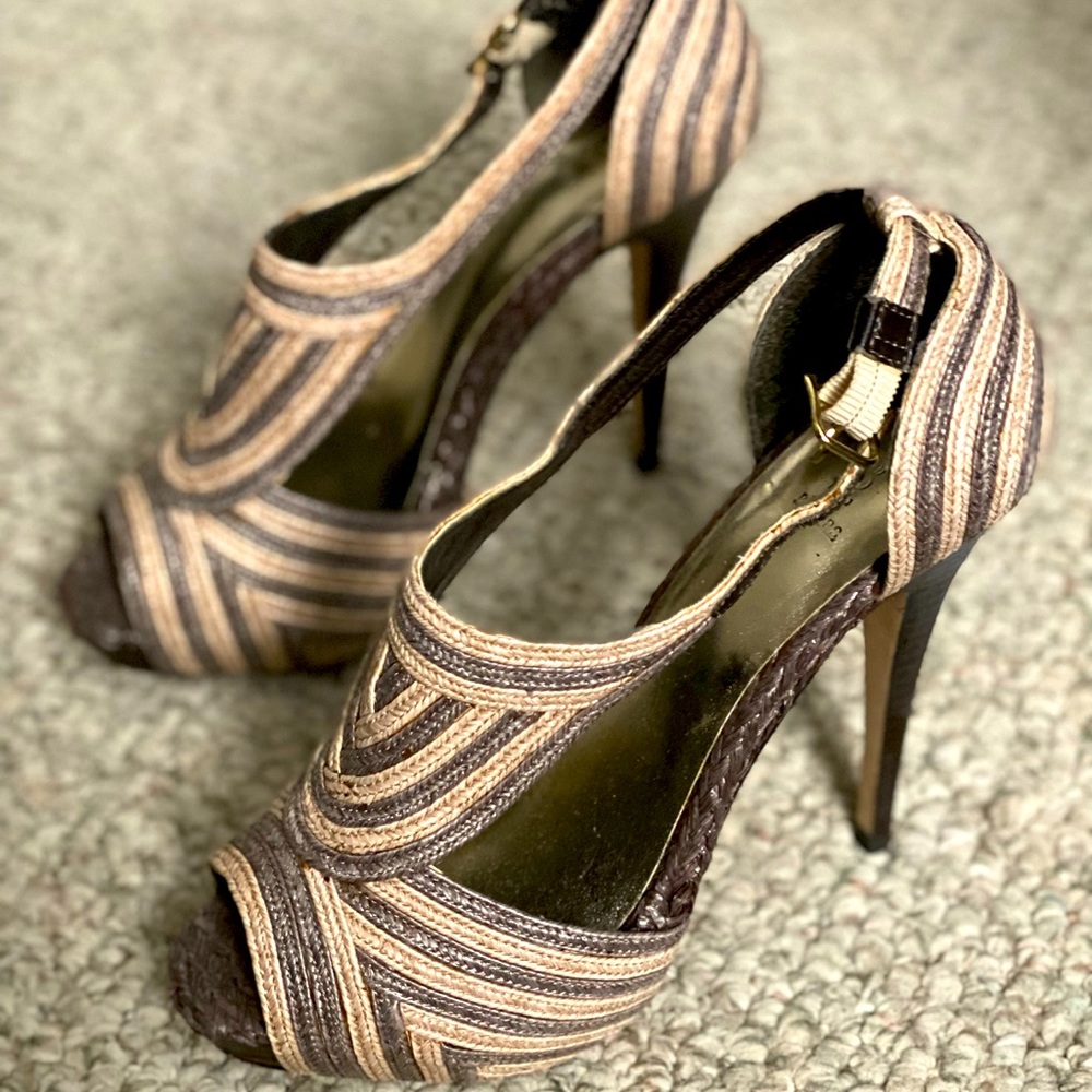 Platform Heel With Unique Design Pattern. - image 1